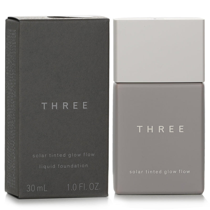 スリー THREE  ソーラー ティンテッド グロウ フロー リキッド ファンデーション SPF 50 - # 02   30ml/1oz