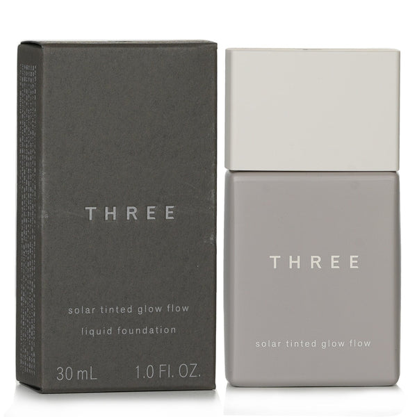 スリー THREE  ソーラー ティンテッド グロウ フロー リキッド ファンデーション SPF 50 - # 04   30ml/1oz